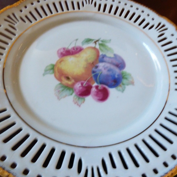 VTG Lot of 4 Schumann Germany Fruit Grape Pattern Pierced Rim 7.5" Salad Plates - Picture 5 of 12